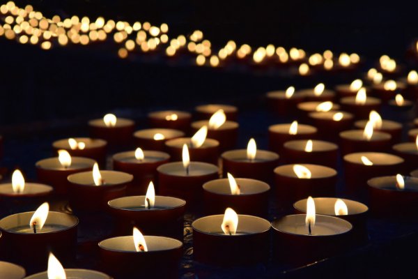 picture of memorial candles