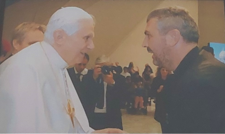 picture of fr ruggiero shaking hands with pope benedict
